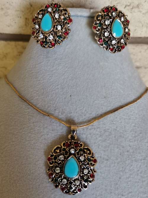 Turquoise Retro Vintage Pendant Necklace Earrings Set
