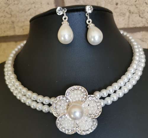 Lovely Crystal Rhinestone Flower &  Pearl  Pendant Necklace Earrings Set