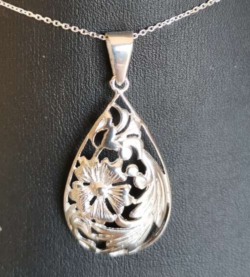 SOLID 925 Sterling Silver Flower Pendant