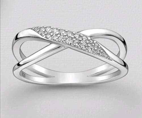 925 Sterling Silver Ring, Decorated with CZ Simulated Diamonds Size 7