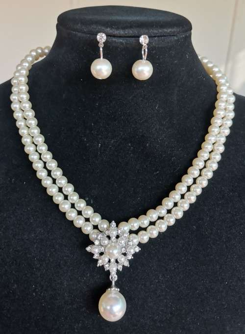 Lovely Crystal Rhinestone Flower &  Pearl  Pendant Necklace Earrings Set