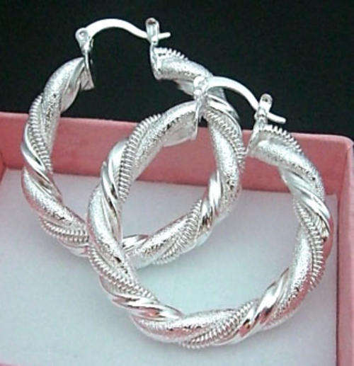 Lovely Chunky   Silver Wring Earrings