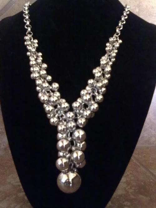 STUNNING  CHUNKY   SILVER  COATED HOLLOW  BALLS NECKLACE