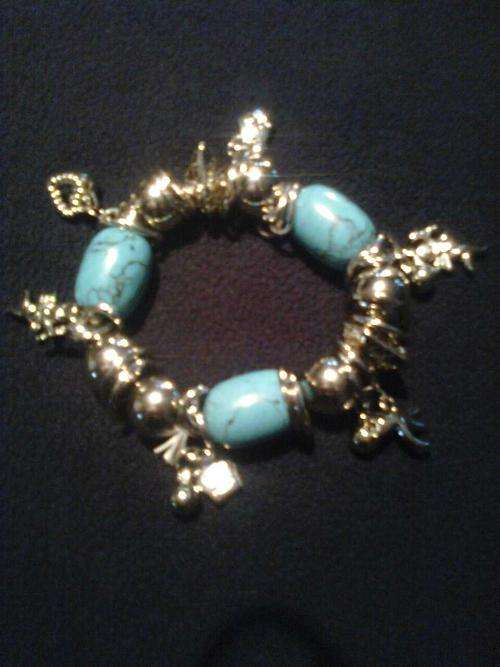 GEORGEOUS  TIBET SILVER  & TURQUOISE  STRETCH  BRACELET