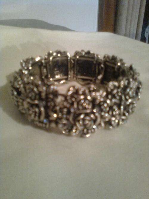 GEORGEOUS  TIBET SILVER  CLIP ON  FLOWER   BANGLE