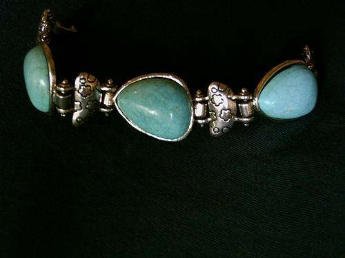 BEAUTIFUL TIBET SILVER WITH OVAL TURQUOISE STONES   BRACELET