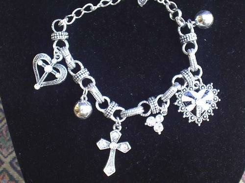 STUNNING!!! VINTORIO COLLECTION TIBET SILVER CHARMS BRACELET