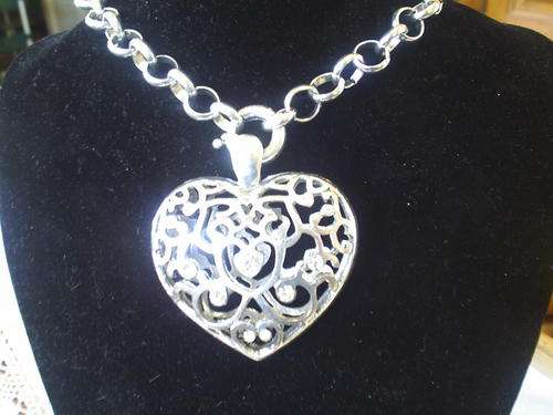 ***LAST ONE***STUNNING VINTORIO COLLECTION SILVER BIG FILLIGREE HEART WITH CZ NECKLACE