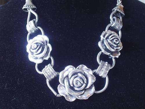 LOVELY VINTORIO COLLECTION TIBET SILVER ROSES & CZ  NECKLACE