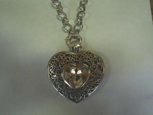 STUNNING VINTORIO COLLECTION SILVER  FILLIGREE HEART WITH CRYSTAL NECKLACE