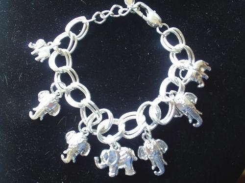 ***NEW***BEAUTIFUL VINTORIO COLLECTION TIBET SILVER 7 ELEPHANTS    BRACELET