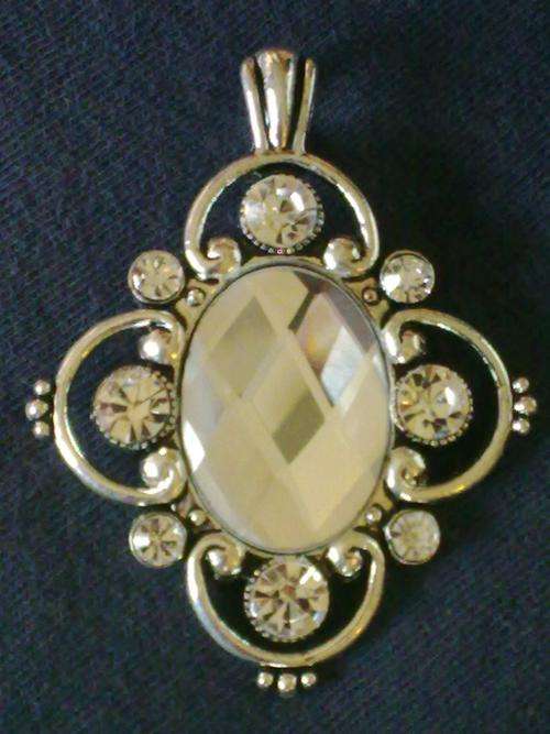 LOVELY LARGE TIBETAN SILVER CLIP ON CLEAR CRYSTAL STONE WITH CZ PENDANT