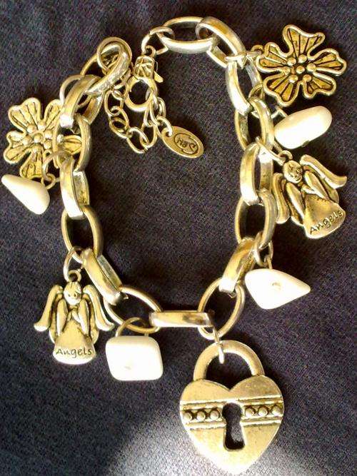 Gorgeous VINTORIO COLLECTION Tibet  Keyhole Heart Bracelet