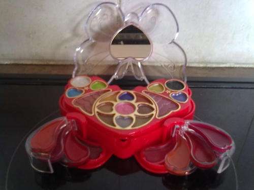 BUTTERFLY SHAPE COMPARTMENT HOLDER  MAKE-UP SET FOR KIDS OR ADULTS