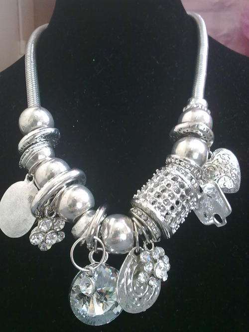 GORGEOUS  VINTORIO COLLECTION TIBETAN SILVER MULTI CHAIN MULTI CHARM CHUNKY NECKLACE