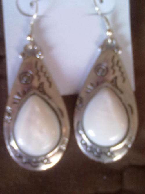 GORGEOUS VINTORIO COLLECTION TIBET  SILVER DANGLE EARRINGS