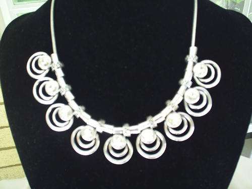 BEAUTIFUL VINTORIO COLLECTION TIBET SILVER  CRYSTAL CIRCLES  NECKLACE