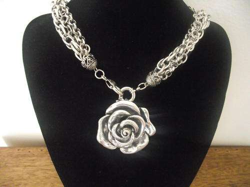 STUNNING VINTORIO COLLECTION MULTI CHAIN & ROSE  PENDANT NECKLACE