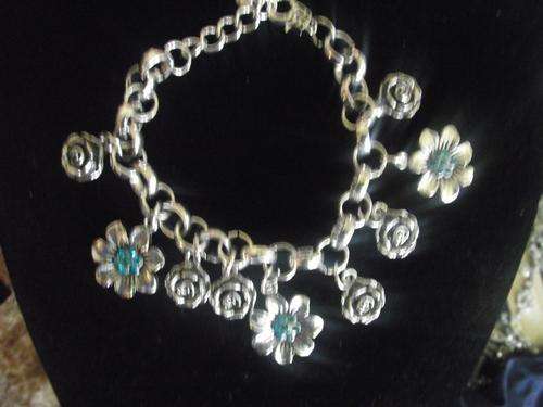 STUNNING VINTORIO COLLECTION  FLOWERS & BLUE CRYSTALS BRACELET