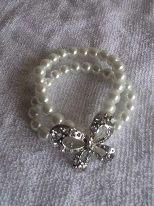 STUNNING   VINTORIO COLLECTION BUTTERFLY & PEARLS  BRACELET