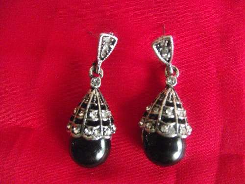 GORGEOUS VINTORIO COLLECTION  BLACK WITH  CZ  DANGLE EARRINGS