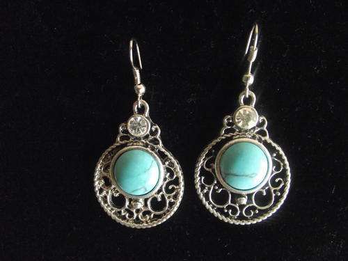 LOVELY VINTORIO COLLECTION  TURQUOISE   DANGLE EARRINGS