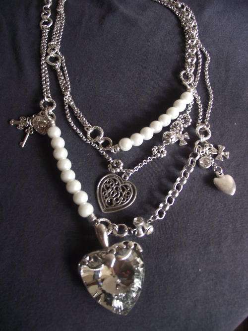 BEAUTIFUL VINTORIO COLLECTION TIBET SILVER FEAUX PEARLS & CRYSTAL HEART PENDANT NECKLACE