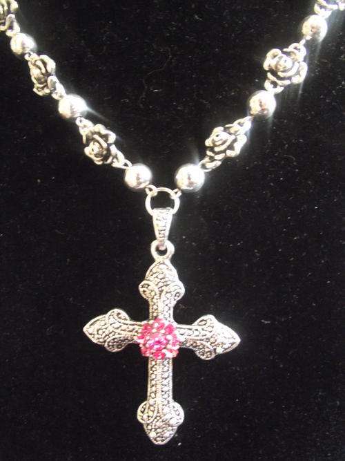 GORGEOUS VINTORIO COLLECTION TIBET SILVER CROSS WITH PINK CRYSTALS NECKLACE