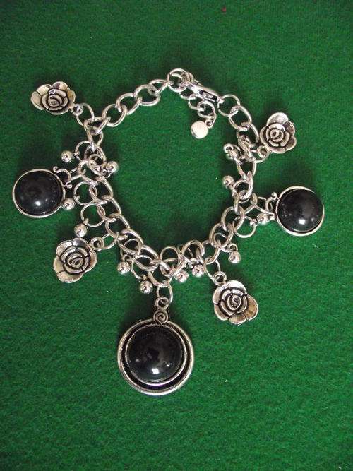 STUNNING  VINTORIO COLLECTION TIBETAN SILVER BLACK ROUNDS  BRACELET