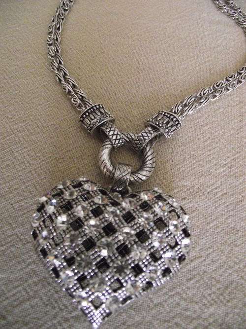 GORGEOUS VINTORIO COLLECTION TIBET SILVER  HEART WITH CRYSTALS NECKLACE