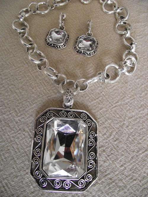 GORGEOUS TIBETAN SILVER PENDANT NECKLACE & EARRINGS SET