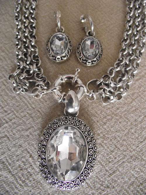 STUNNING TIBETAN SILVER 3 CHAINS OVAL PENDANT NECKLACE & EARRINGS SET