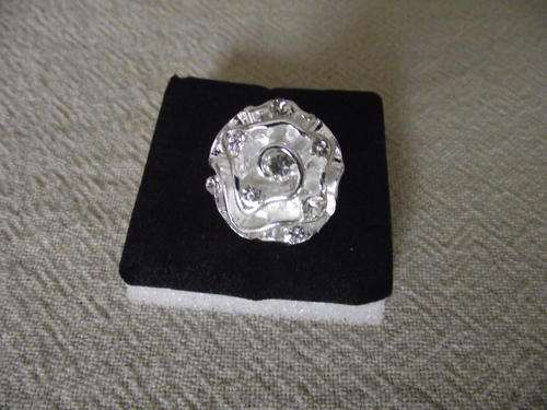 GORGEOUS  EP SILVER  ADJUSTABLE ROSE WITH CRYSTALS RING