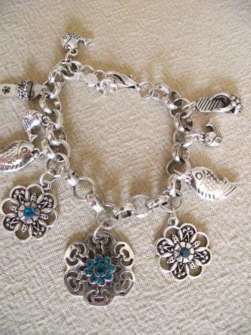 GORGEOUS VINTORIO COLLECTION BLUE CRYSTALS CHARMS BRACELET