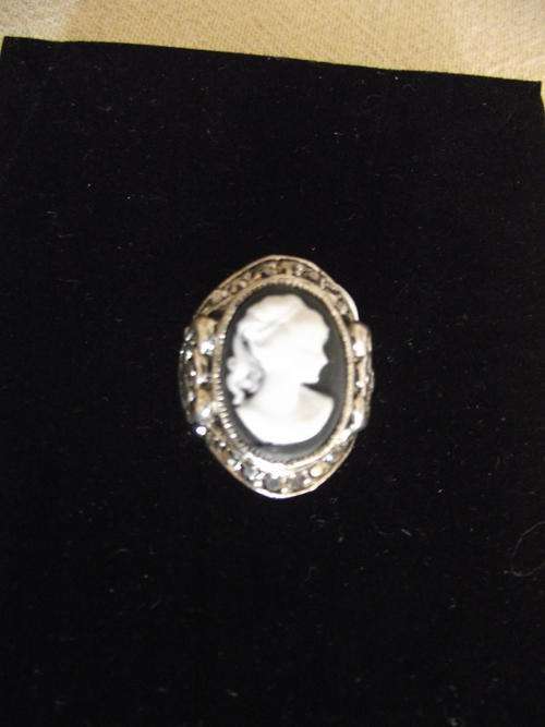 LOVELY TIBETAN SILVER CAMEO & BLACK CRYSTAL RING # 8