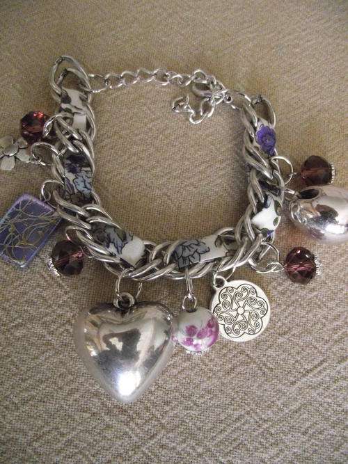 STUNNING VINTORIO COLLECTION  FABRIC INLAY PUFFED HEART BRACELET