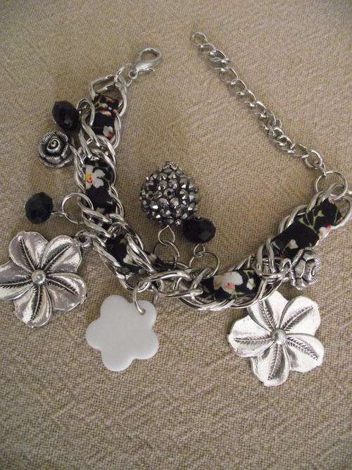 STUNNING VINTORIO COLLECTION FABRIC INLAY FLOWER BRACELET
