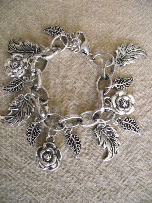 ***NEW LISTING***STUNNING VINTORIO COLLECTION  ROSES & LEAFS BRACELET