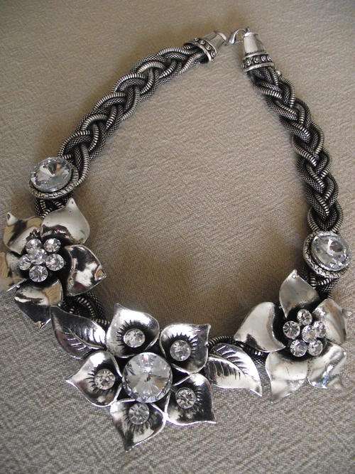 EXCUISITE TIBETAN SILVER PLAITED CHAIN CRYSTAL FLOWER NECKLACE