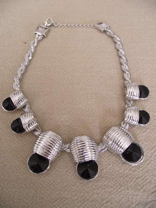 STUNNING  SILVER BLACK FEAUX ONYX NECKLACE