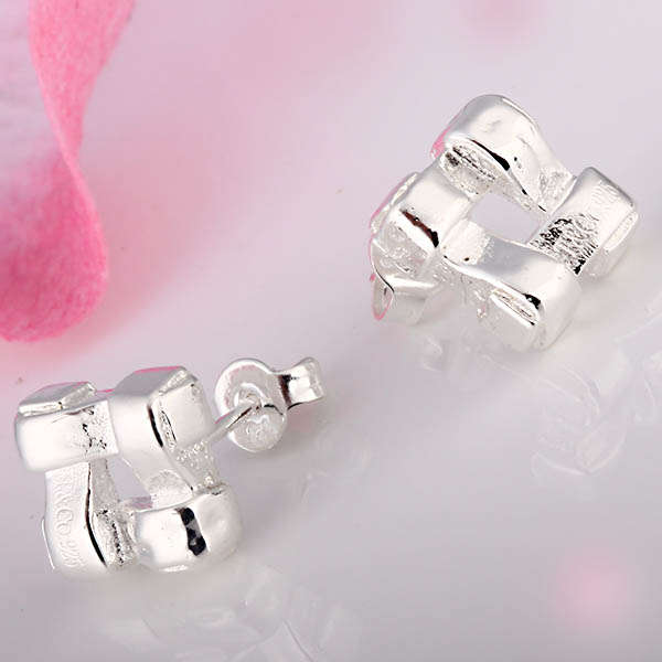 STUNNING 925 STERLING SILVER PLATED STUD EARRINGS