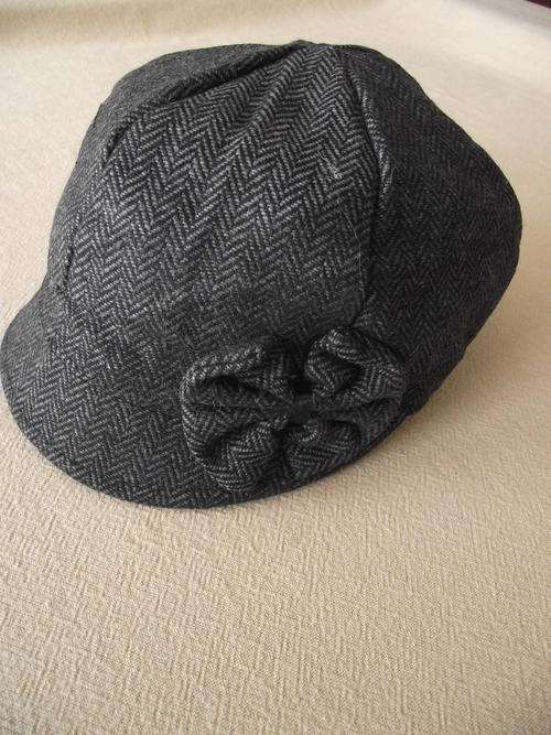 GORGEOUS  SEXY  LADIES DARK GREY TWEED CAP/HAT