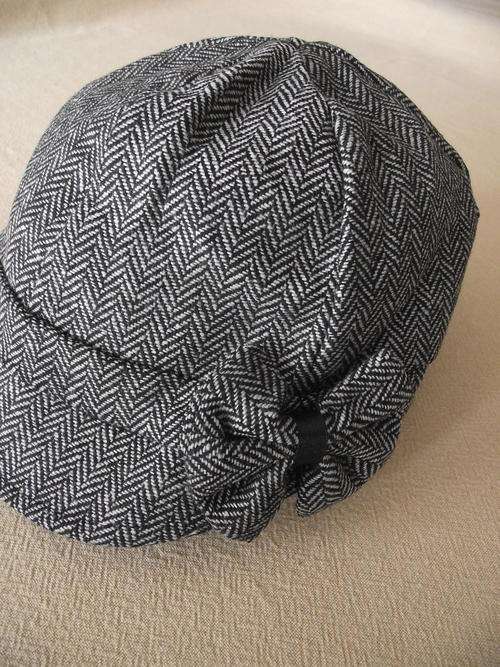 GORGEOUS  SEXY  LADIES GREY TWEED CAP/HAT