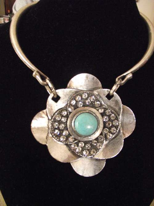 BEAUTIFUL TIBETAN SILVER TURQUOISE  PENDANT CHOKER