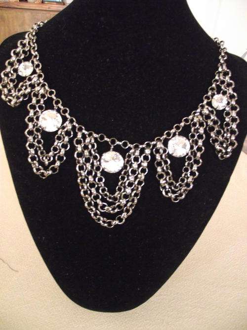 GORGEOUS GUN METAL & CRYSTALS SCALLOPED CHAINS NECKLACE
