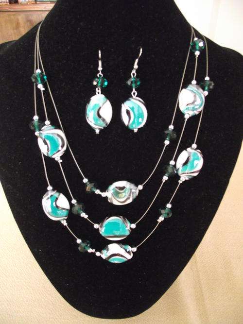 GORGEOUS TURQUOISE FLOATING MURAN GLASS BEADS NECKLACE & EARRINGS SET