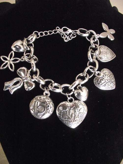 STUNNING  SILVER  9 CHARMS BRACELET