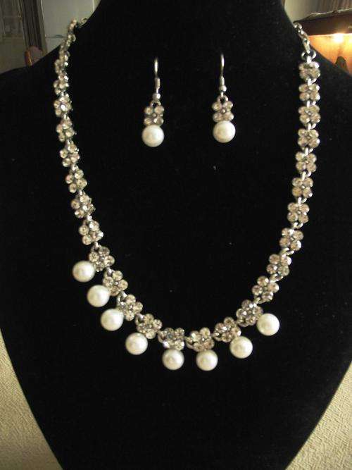 Stunning Silver Faux Pearls & crystals Necklace