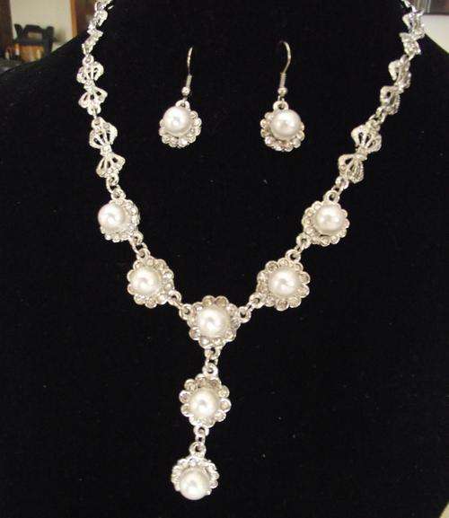 Stunning Silver Faux Pearls & crystals Necklace