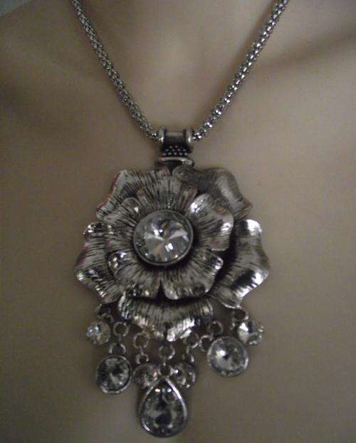 Gorgeous Tibet Style Flower & Crystals Necklace